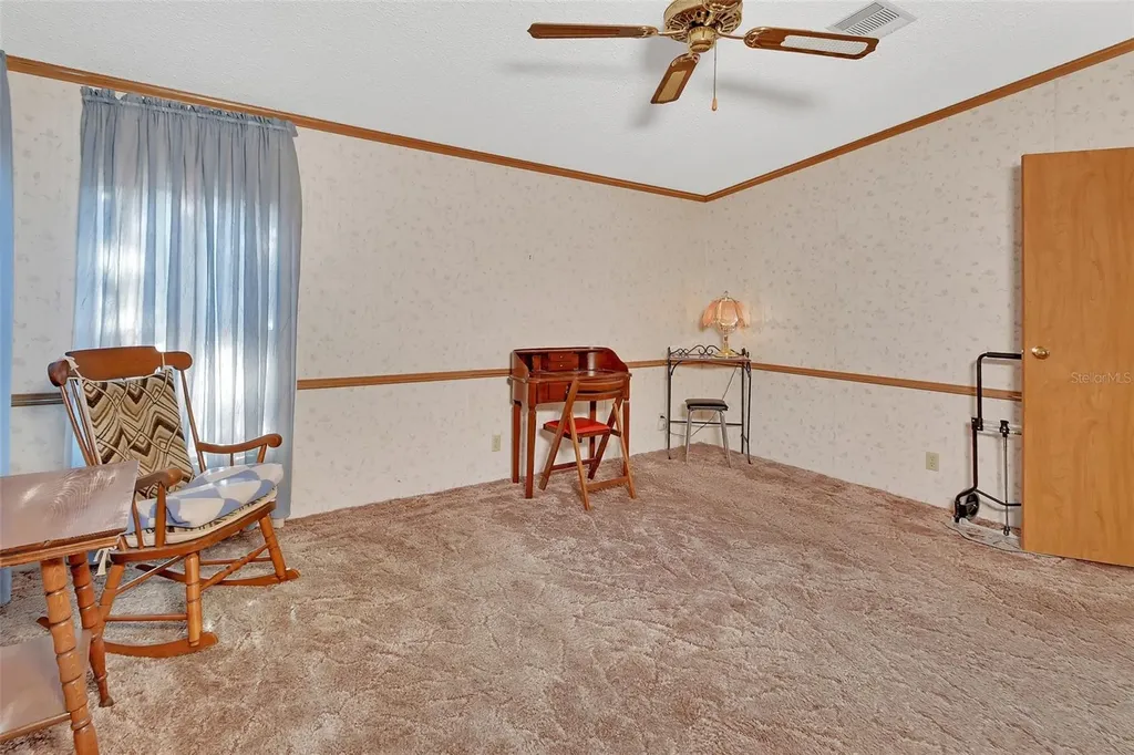 27130 Fishermans Road Paisley FL 32767