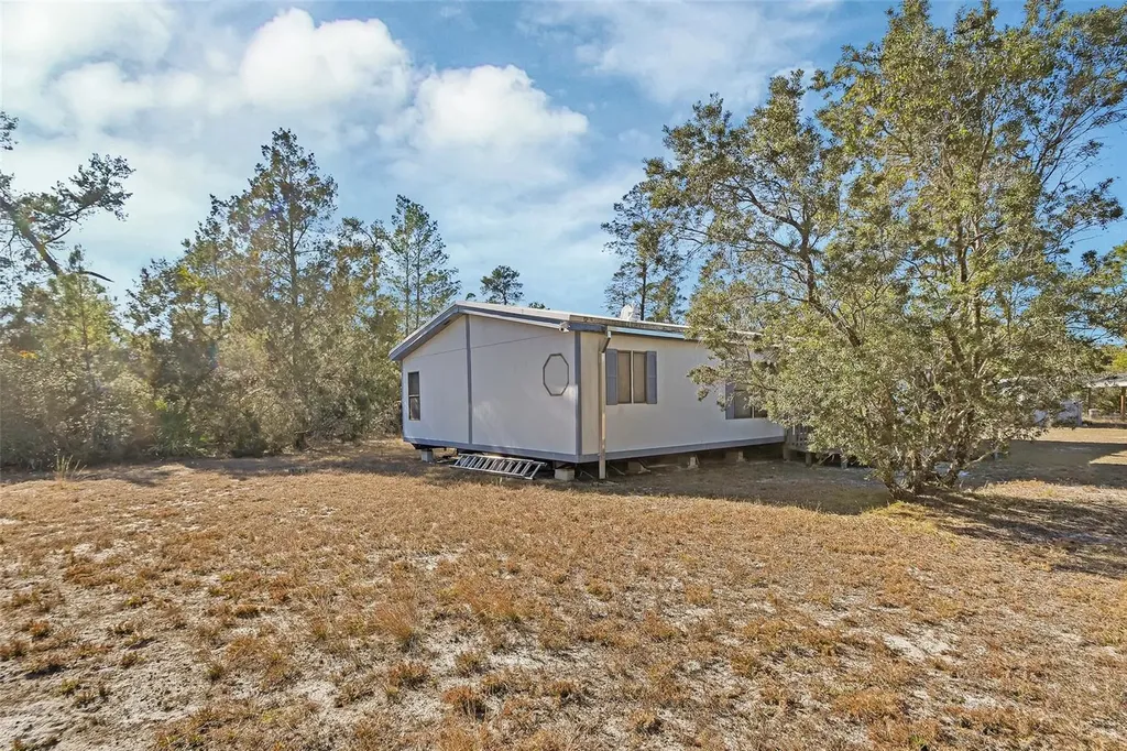 27130 Fishermans Road Paisley FL 32767