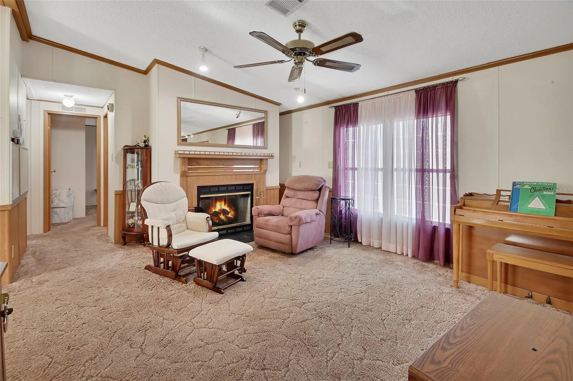 27130 Fishermans Road Paisley FL 32767