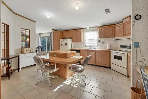 27130 Fishermans Road Paisley FL 32767