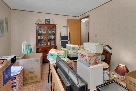 27130 Fishermans Road Paisley FL 32767