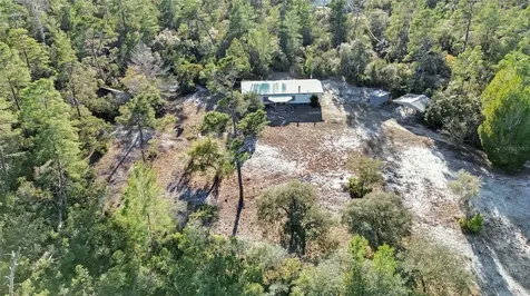 27130 Fishermans Road Paisley FL 32767