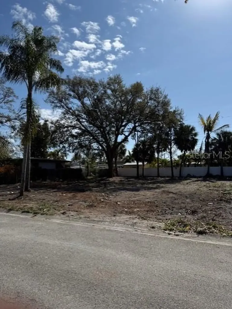 6611 Kingswood Drive N St Petersburg FL 33702