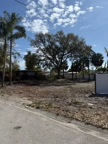 6611 Kingswood Drive N St Petersburg FL 33702