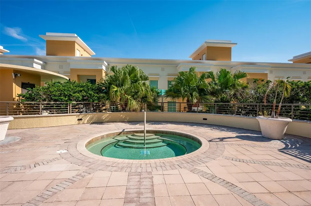 800 N Tamiami Trail Sarasota FL 34236