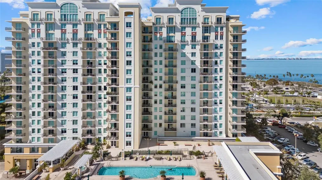 800 N Tamiami Trail Sarasota FL 34236