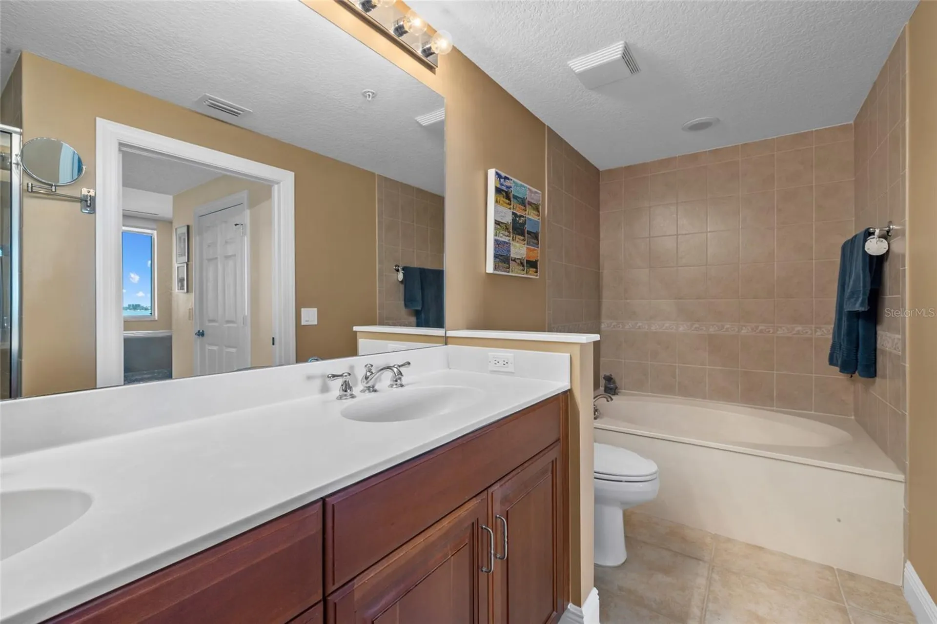 800 N Tamiami Trail Sarasota FL 34236
