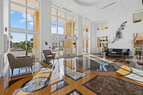 800 N Tamiami Trail Sarasota FL 34236
