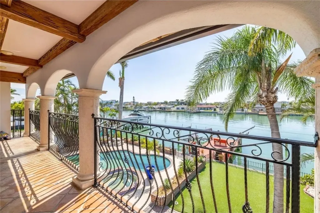 11320 6th Street E Treasure Island FL 33706
