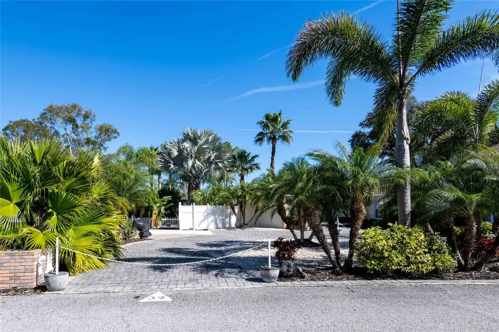 20300 Leonard Road Lutz FL 33558
