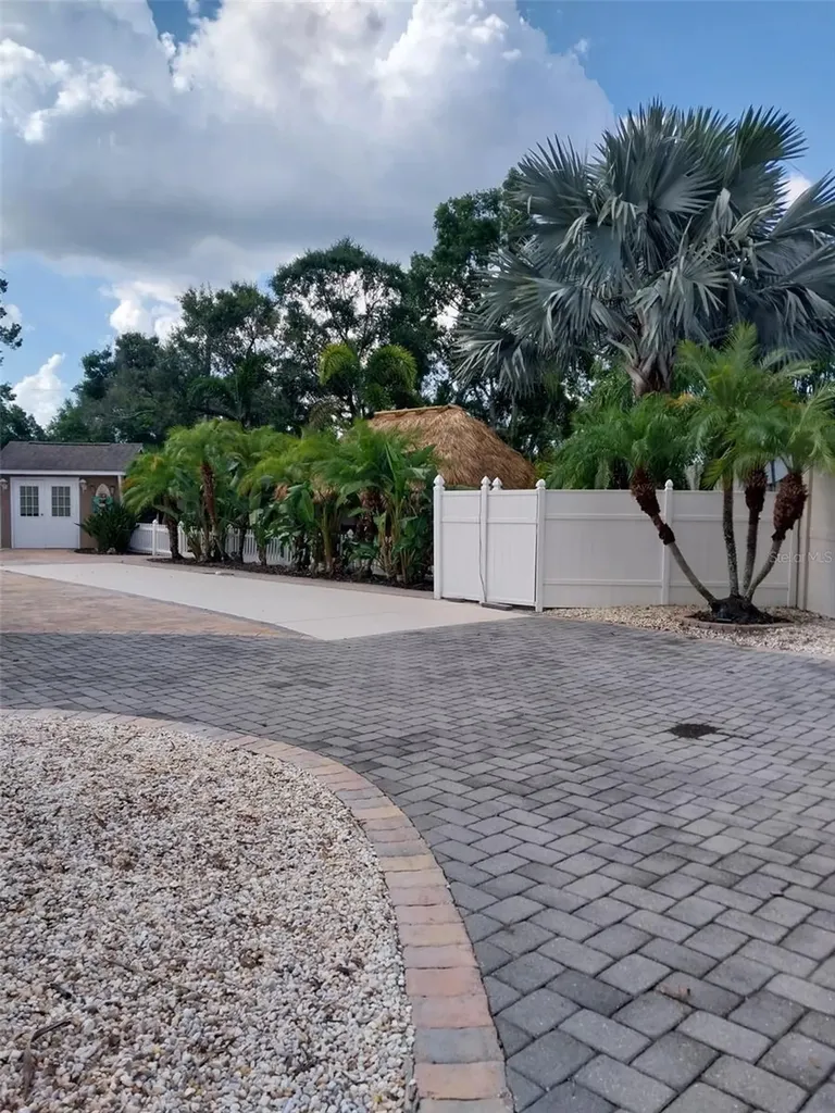 20300 Leonard Road Lutz FL 33558