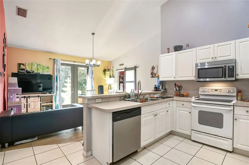 1703 Oakwood Estates Drive Plant City FL 33563