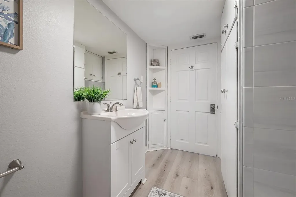 1404 E Cayuga Street Tampa FL 33603