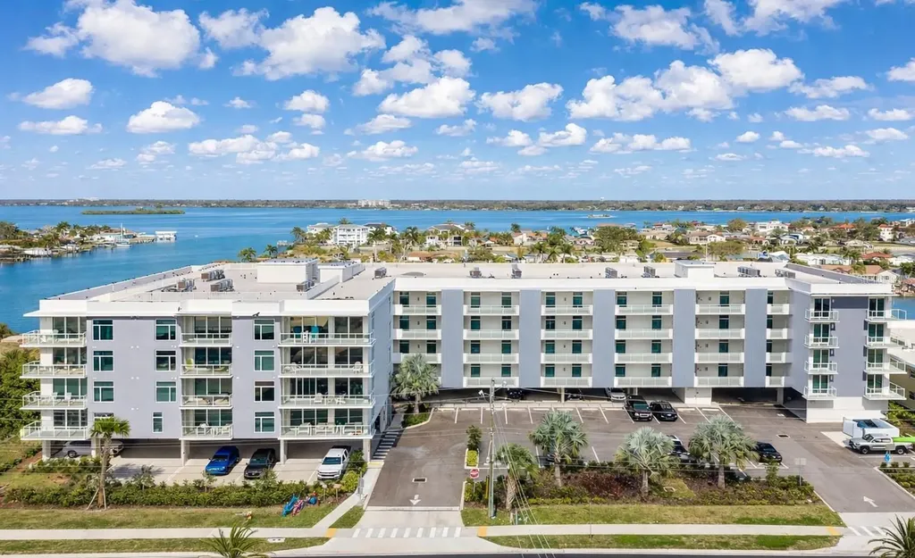 415 Island Way Clearwater Beach FL 33767