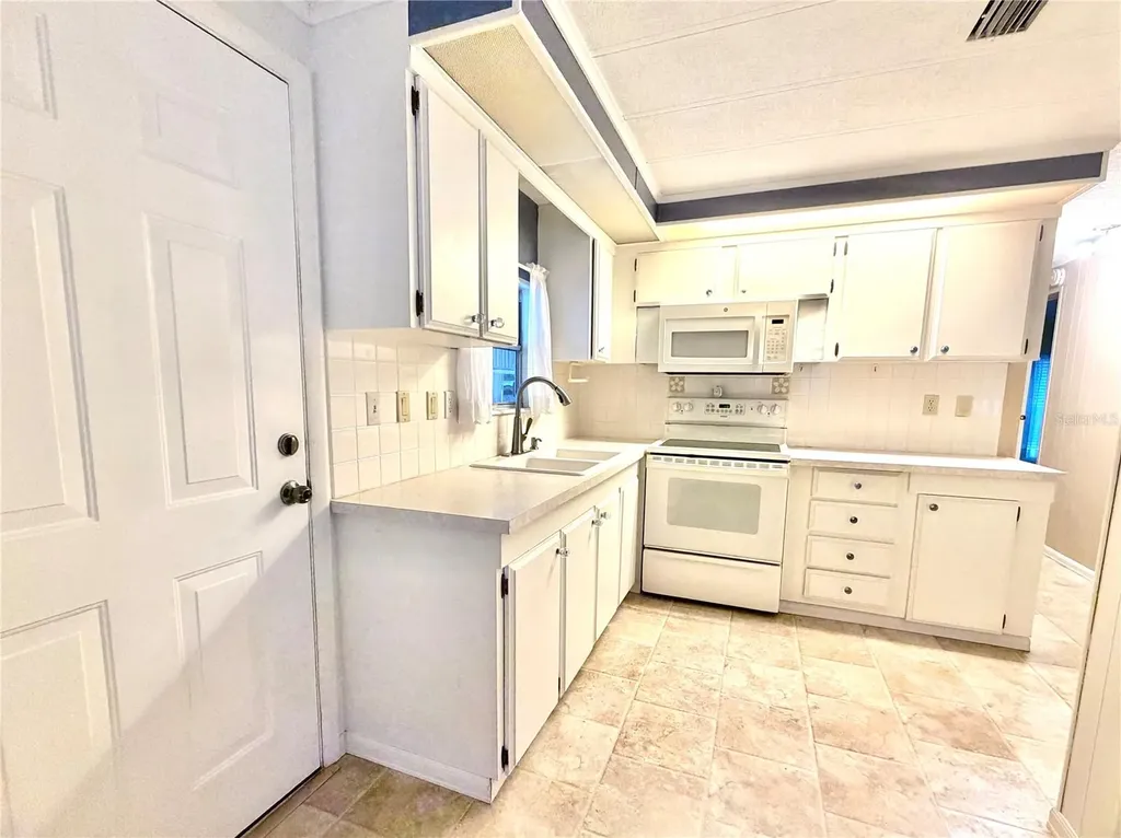 3335 S Citrus Circle Zellwood FL 32798