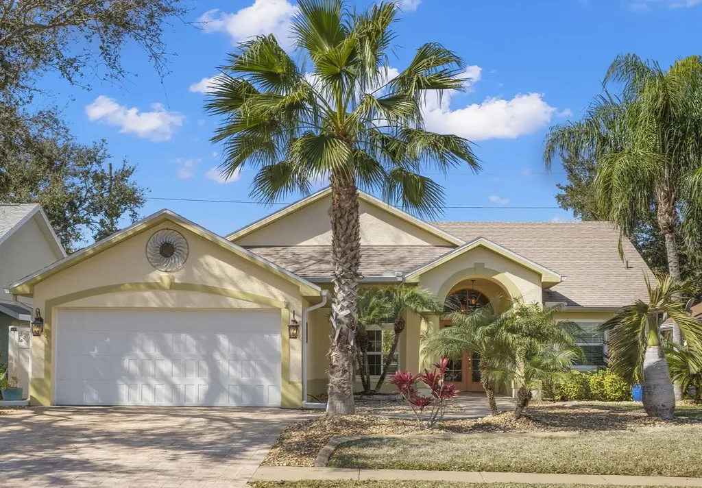 738 N Lake Boulevard Tarpon Springs FL 34689