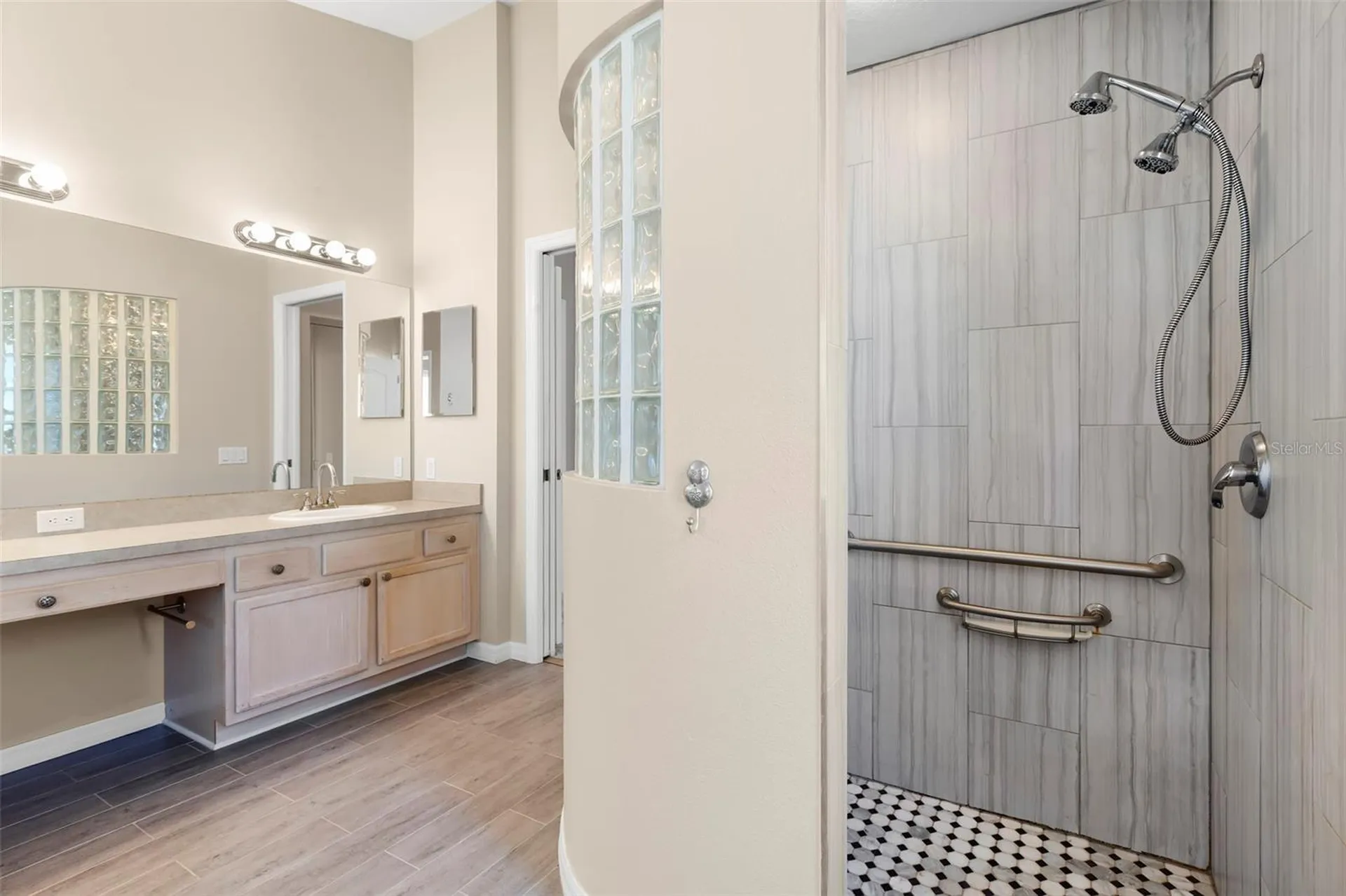 738 N Lake Boulevard Tarpon Springs FL 34689