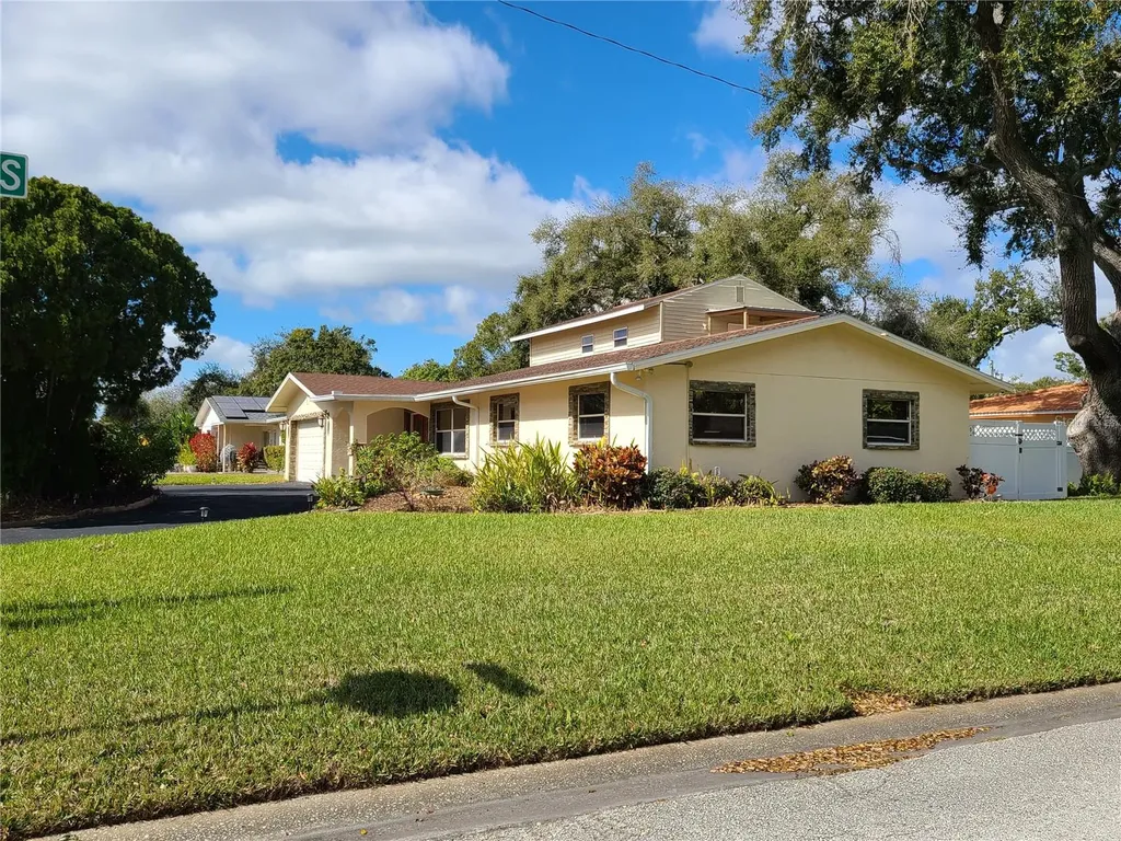 701 58th Avenue S St Petersburg FL 33705