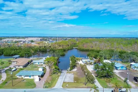 2075 Pennsylvania Avenue Englewood FL 34224
