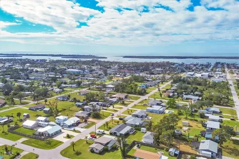 2075 Pennsylvania Avenue Englewood FL 34224
