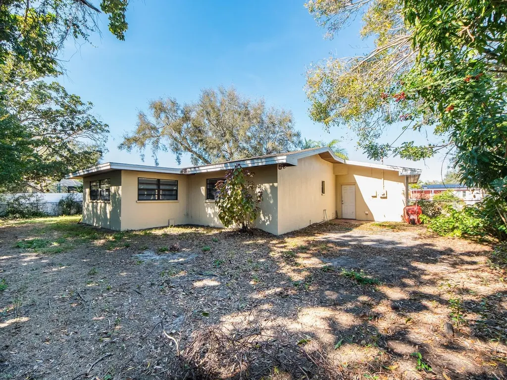 2242 Indian Avenue S Belleair Bluffs FL 33770