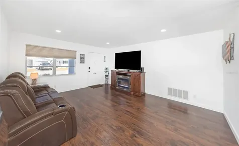 4488 100th Avenue N Pinellas Park FL 33782