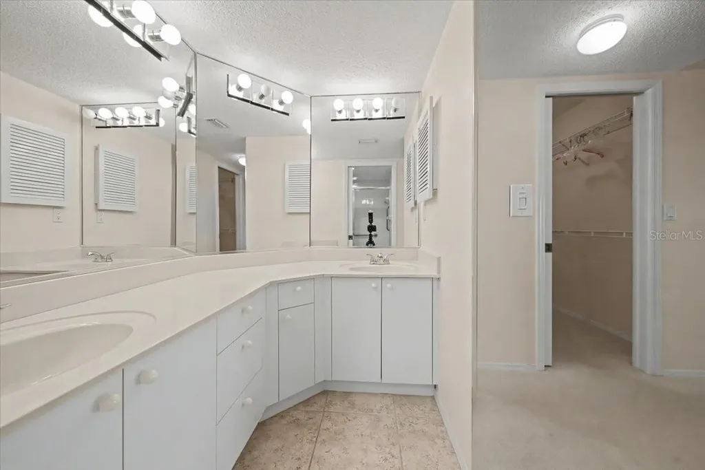 1233 Edgewater Circle Bradenton FL 34209