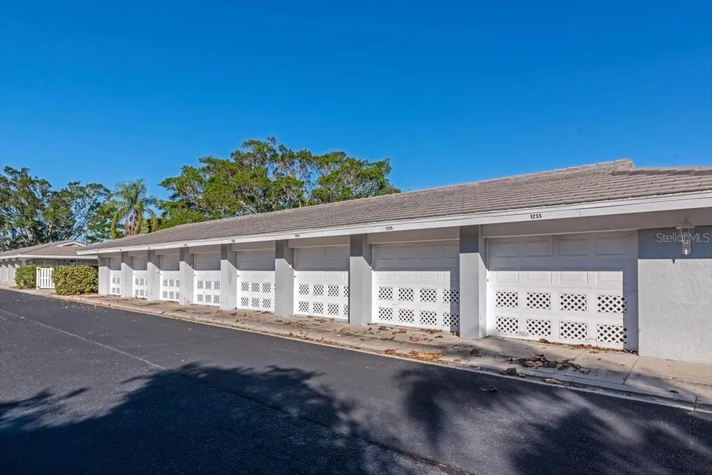 1233 Edgewater Circle Bradenton FL 34209