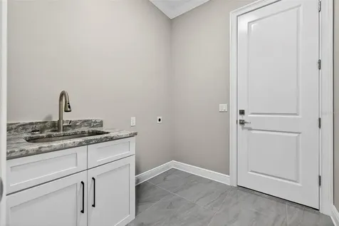 8509 N Newport Avenue Tampa FL 33604