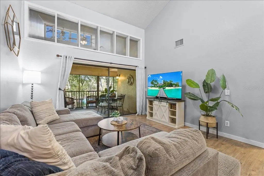 40 Shamrock Way Oldsmar FL 34677