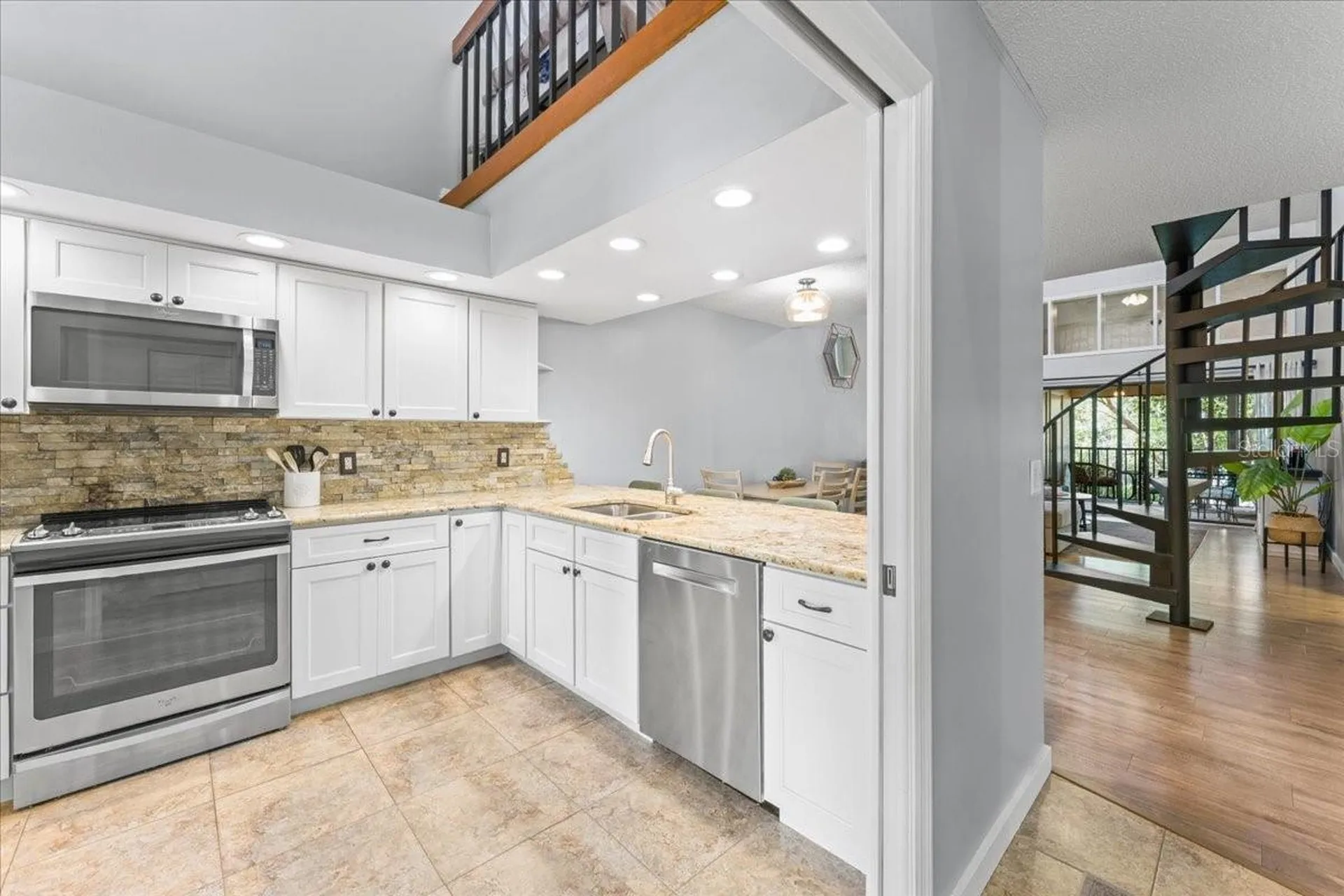 40 Shamrock Way Oldsmar FL 34677