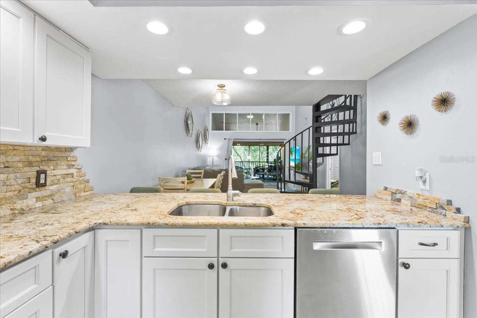 40 Shamrock Way Oldsmar FL 34677