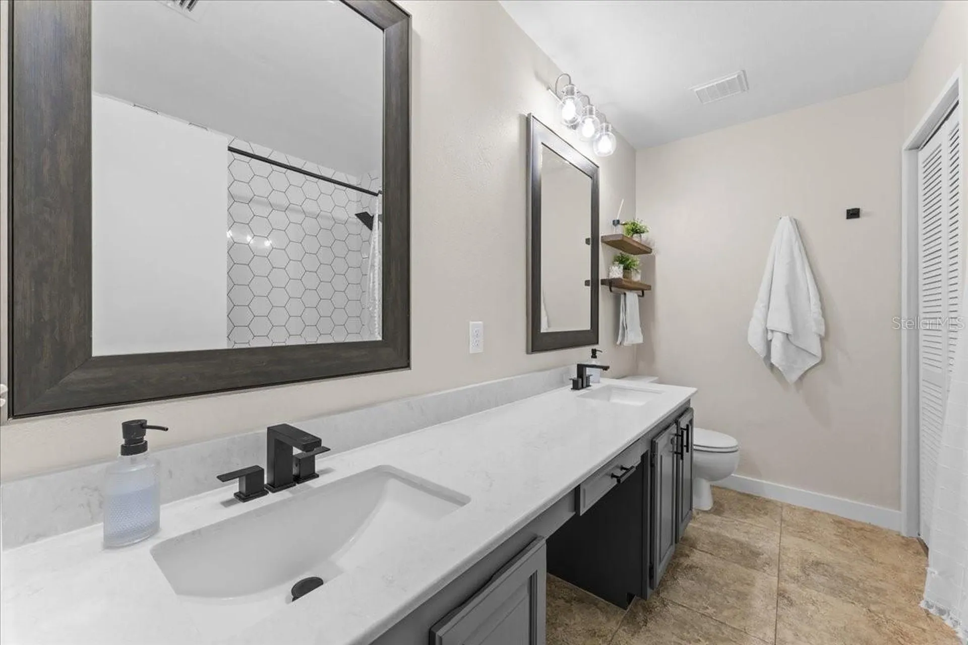 40 Shamrock Way Oldsmar FL 34677