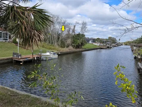 25 Christopher Court N Palm Coast FL 32137