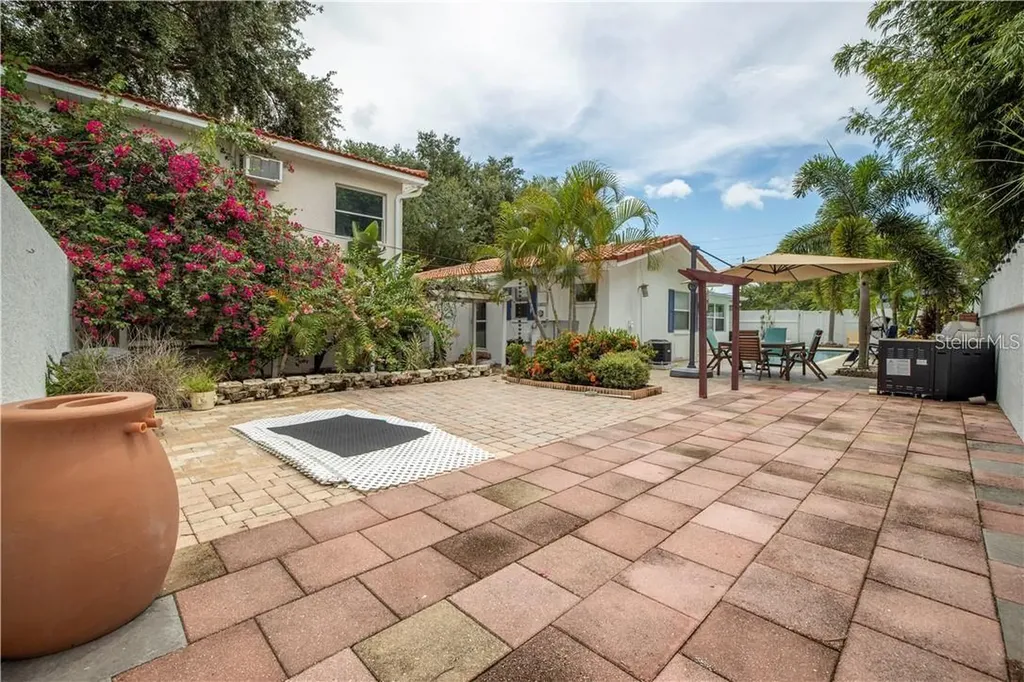 2200 2nd Street N St Petersburg FL 33704