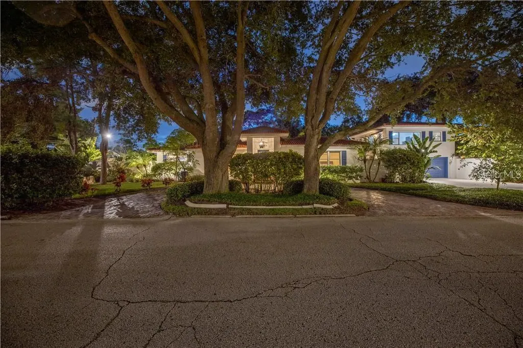 2200 2nd Street N St Petersburg FL 33704