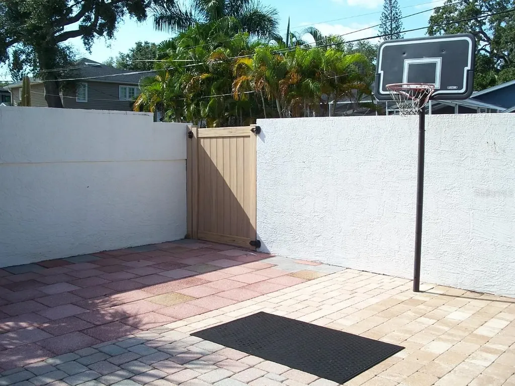 2200 2nd Street N St Petersburg FL 33704