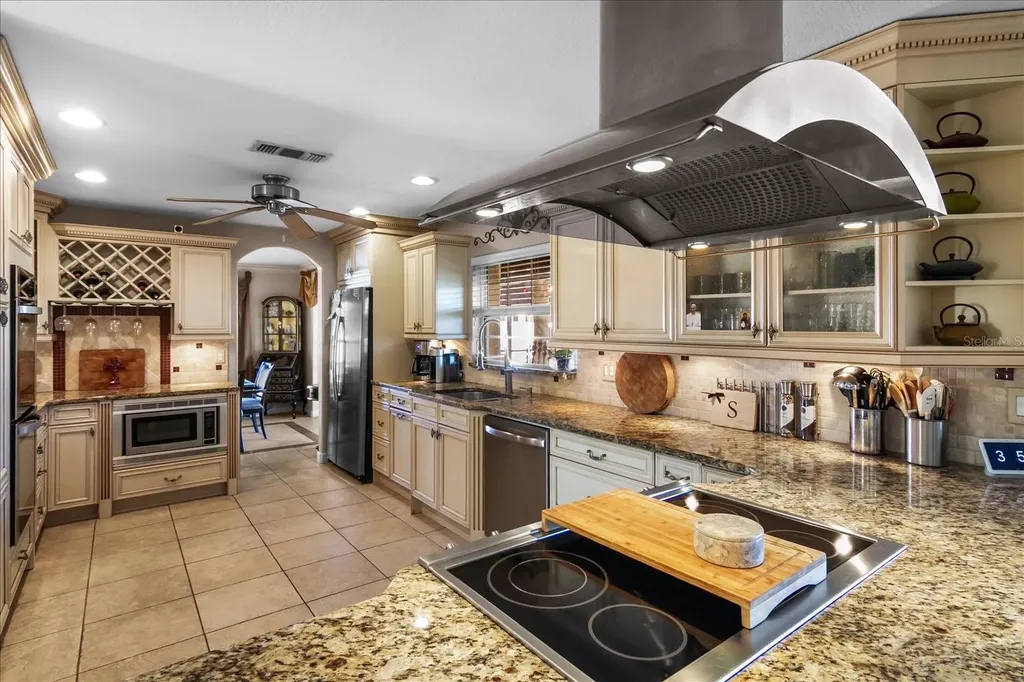 5507 America Drive Sarasota FL 34231