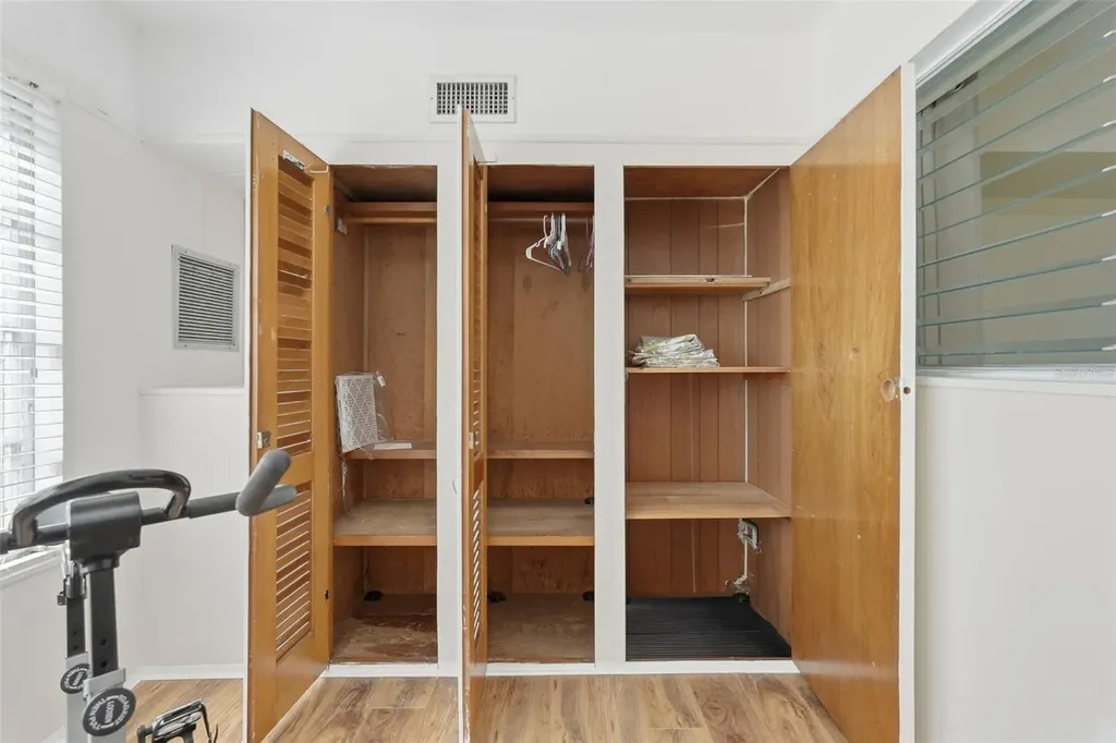 5664 40th Terrace N Kenneth City FL 33709