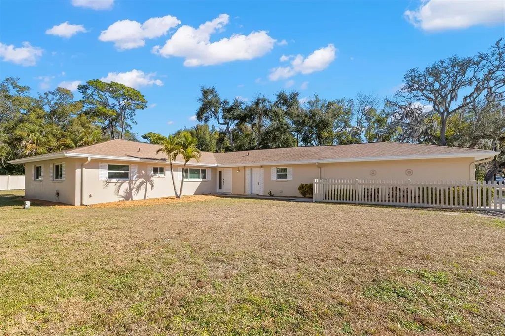 455 Pasaje Avenue Tarpon Springs FL 34689