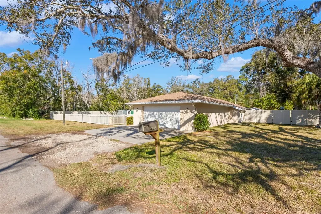 455 Pasaje Avenue Tarpon Springs FL 34689