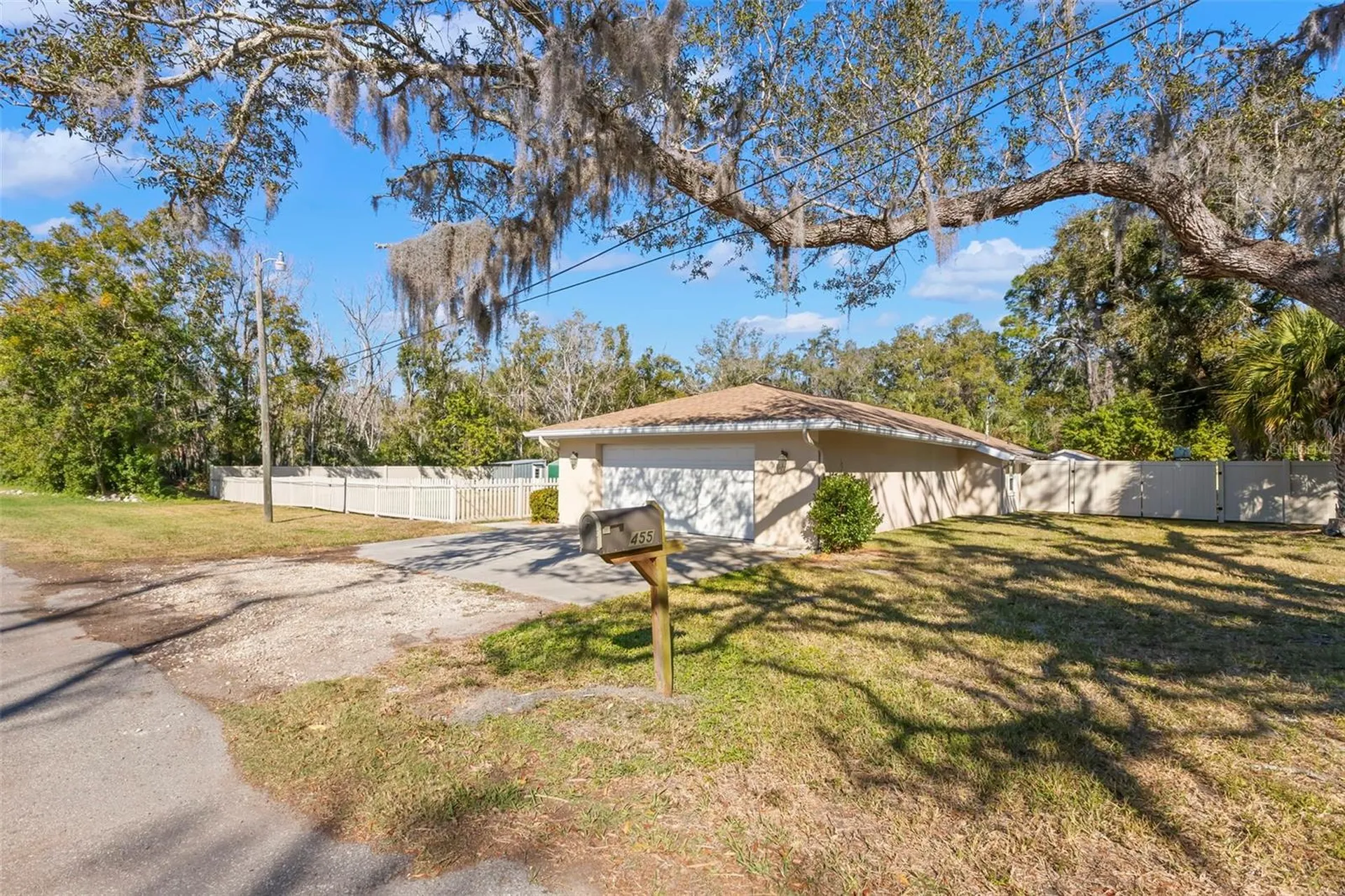 455 Pasaje Avenue Tarpon Springs FL 34689