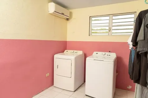 63 Sector Villa Borinquen Vieques PR 00765