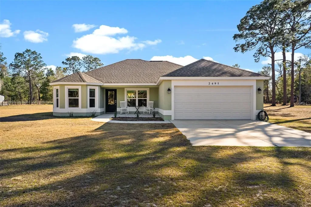 2495 County Road 245d Oxford FL 34484
