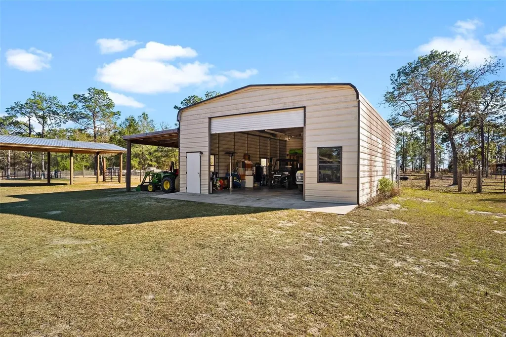 2495 County Road 245d Oxford FL 34484