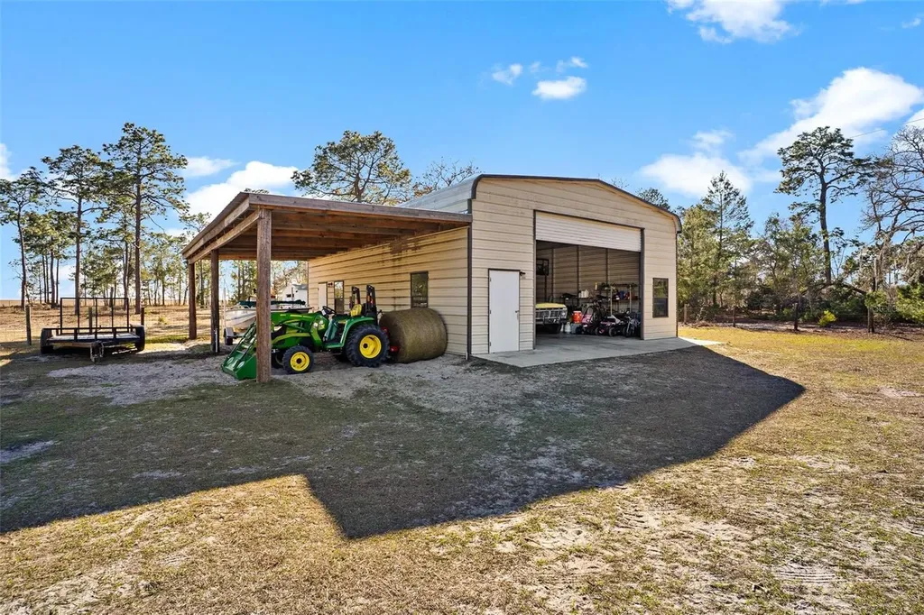 2495 County Road 245d Oxford FL 34484