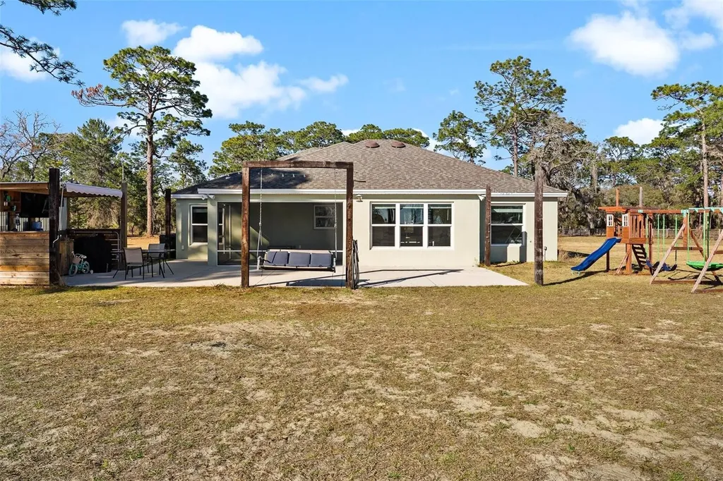 2495 County Road 245d Oxford FL 34484