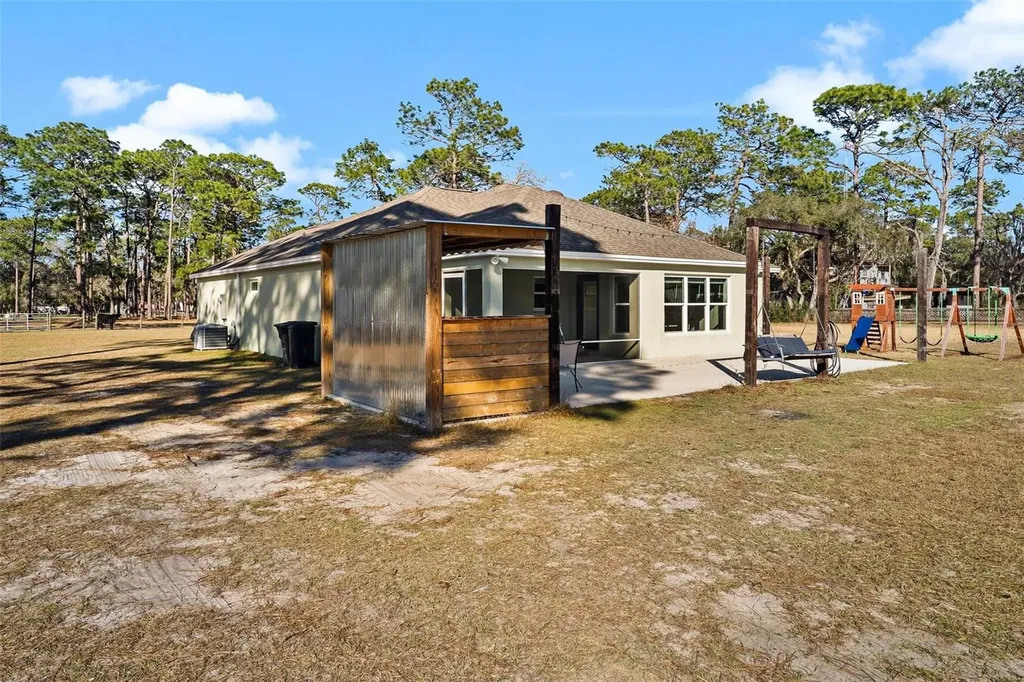 2495 County Road 245d Oxford FL 34484