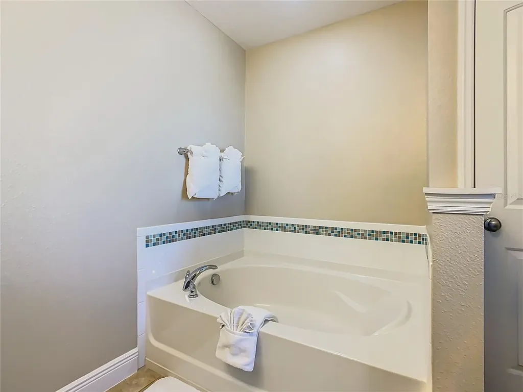 5128 Oakbourne Avenue Davenport FL 33837