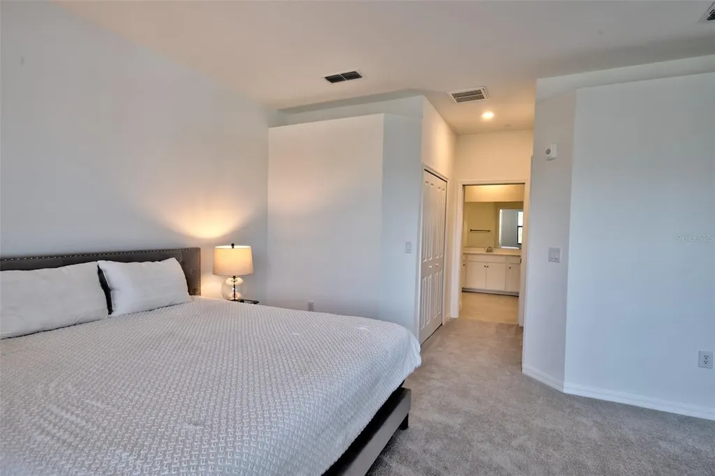 5707 N Honore Avenue Sarasota FL 34243